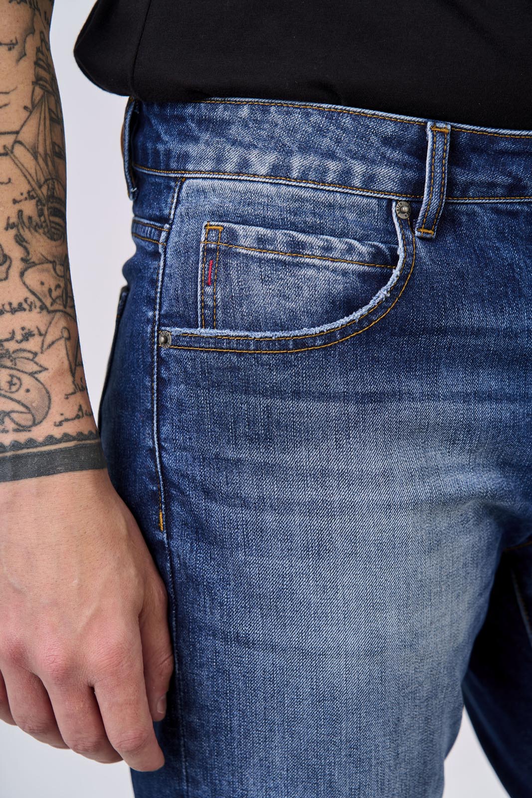 Jeans regular fit lavaggio medio