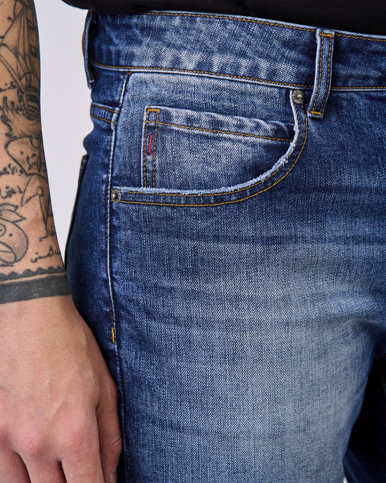 Jeans regular fit lavaggio medio