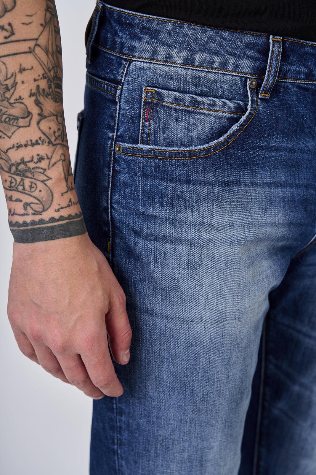 Jeans regular fit lavaggio medio