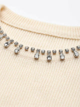 Maglia con strass al girocollo