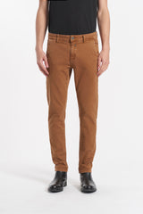 Pantaloni chinos
