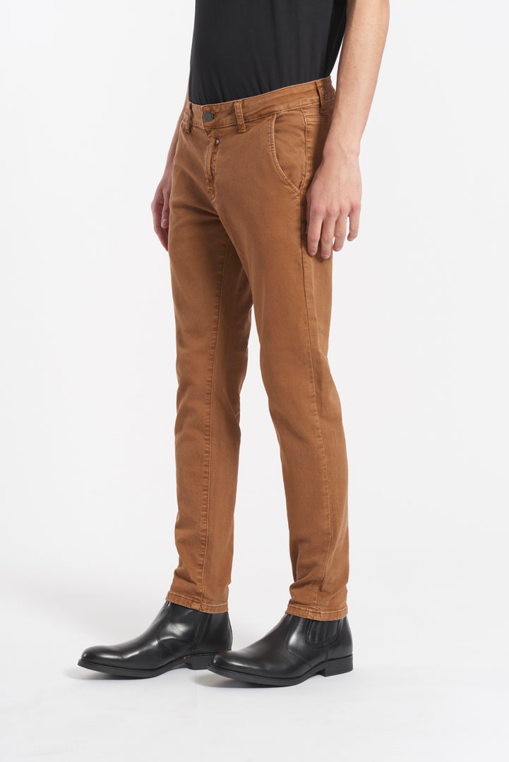 Pantaloni chinos
