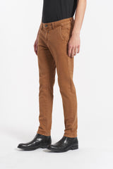 Pantaloni chinos