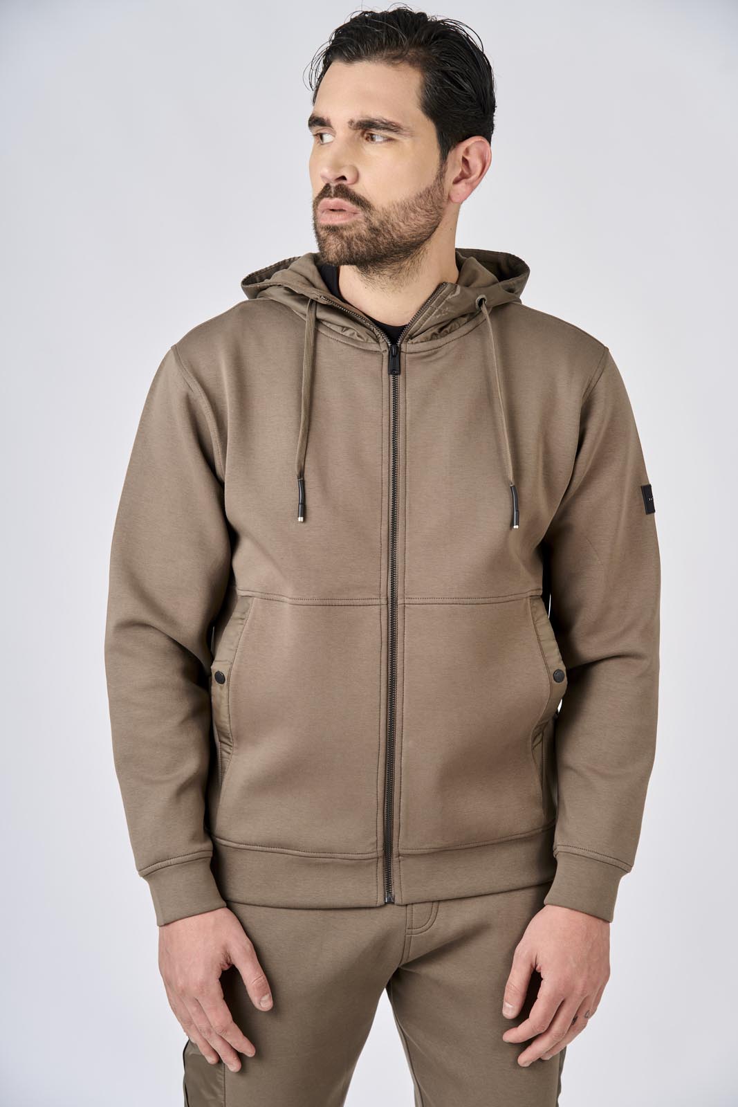 Felpa in interlock con cappuccio e inserti in nylon