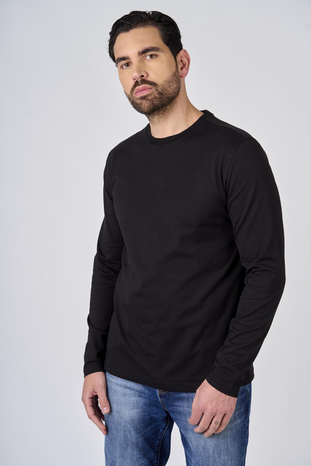 T-shirt a maniche lunghe con logo ricamato