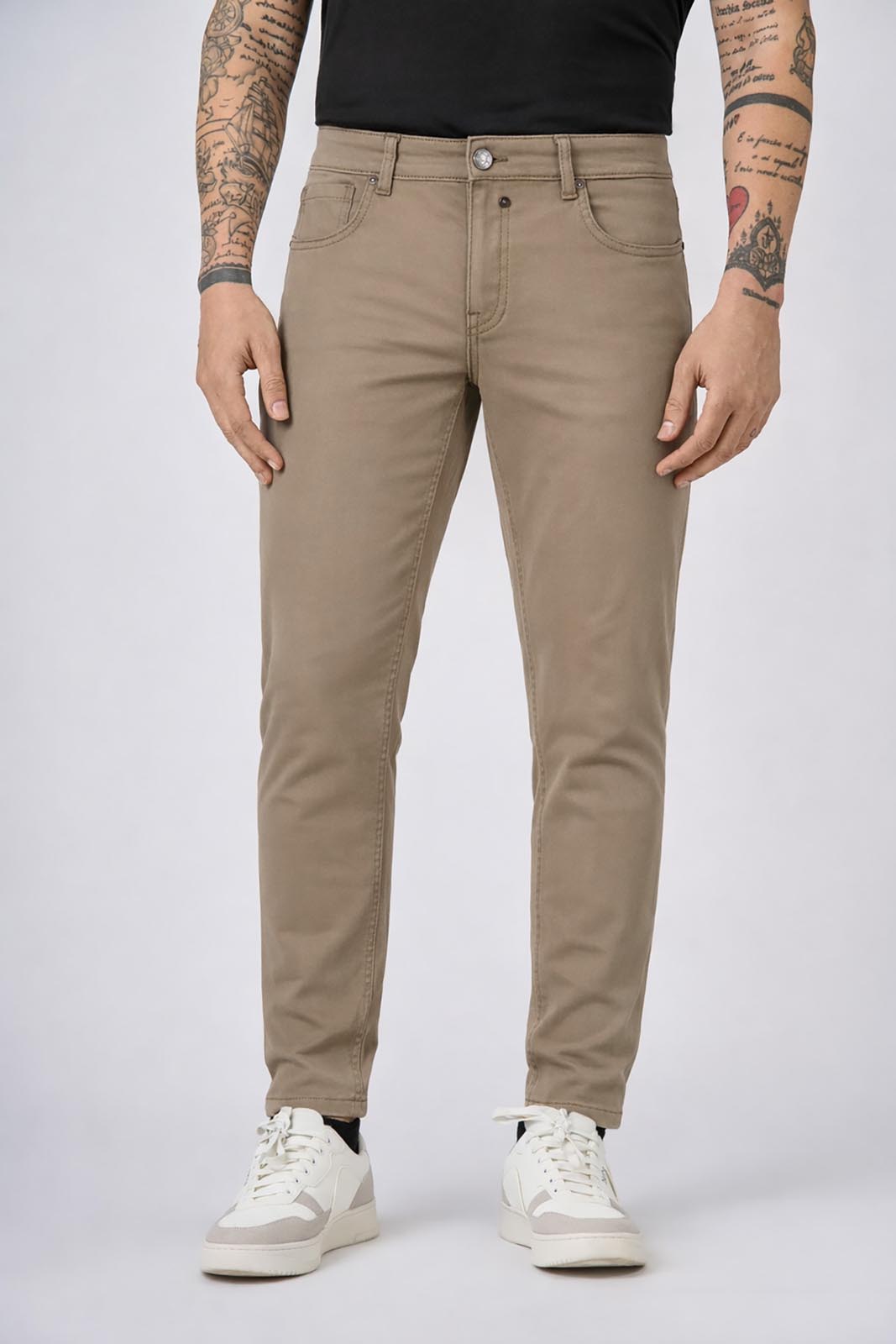 Pantaloni slim fit tinto in capo