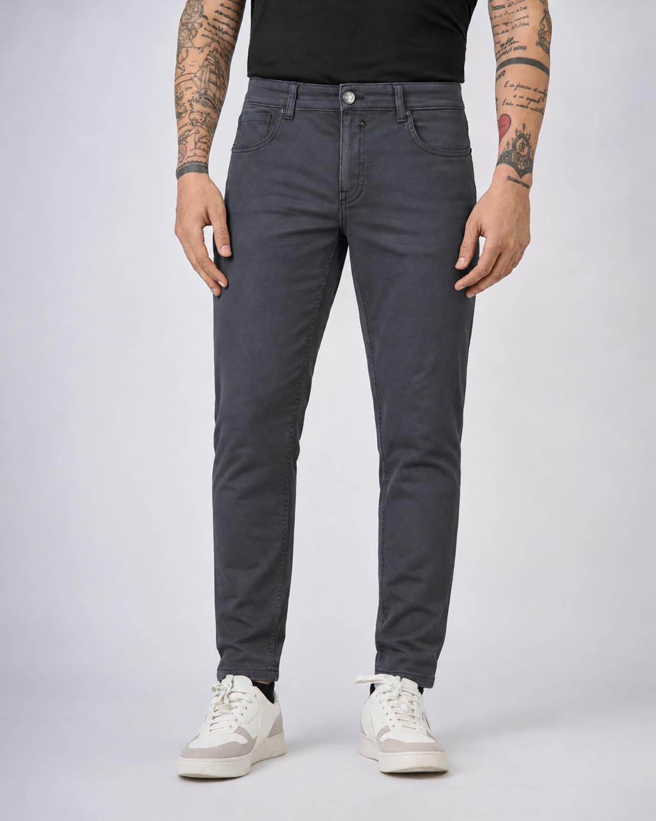Pantaloni slim fit tinto in capo