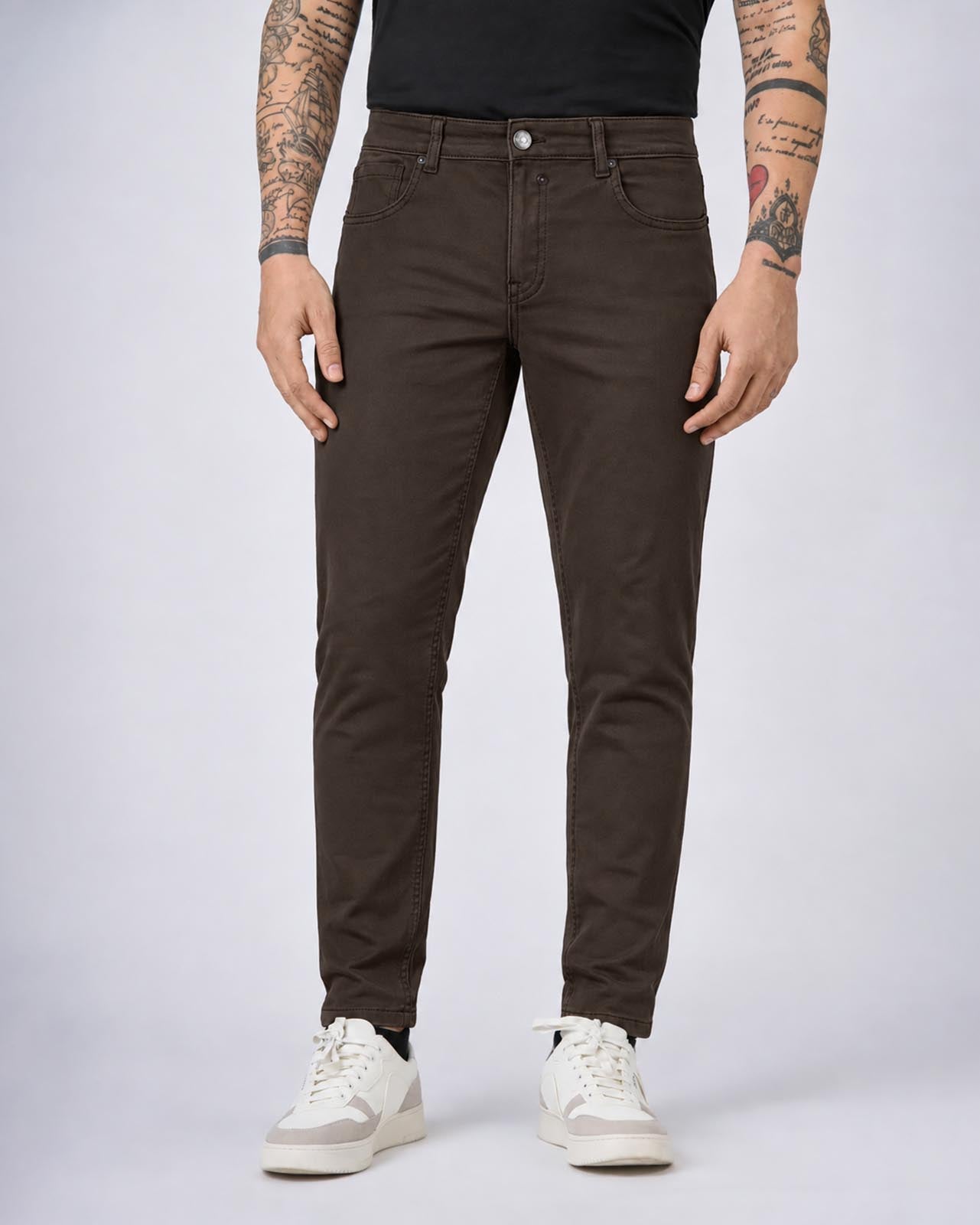 Pantaloni slim fit tinto in capo