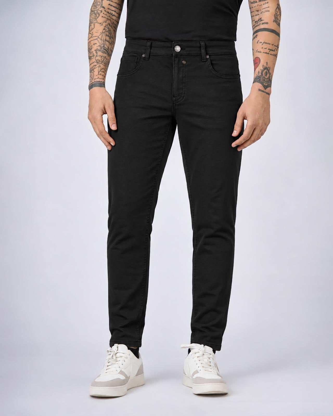 Pantaloni slim fit tinto in capo