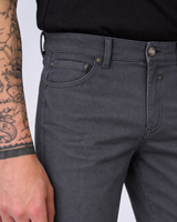 Pantaloni slim fit tinto in capo