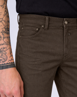 Pantaloni slim fit tinto in capo