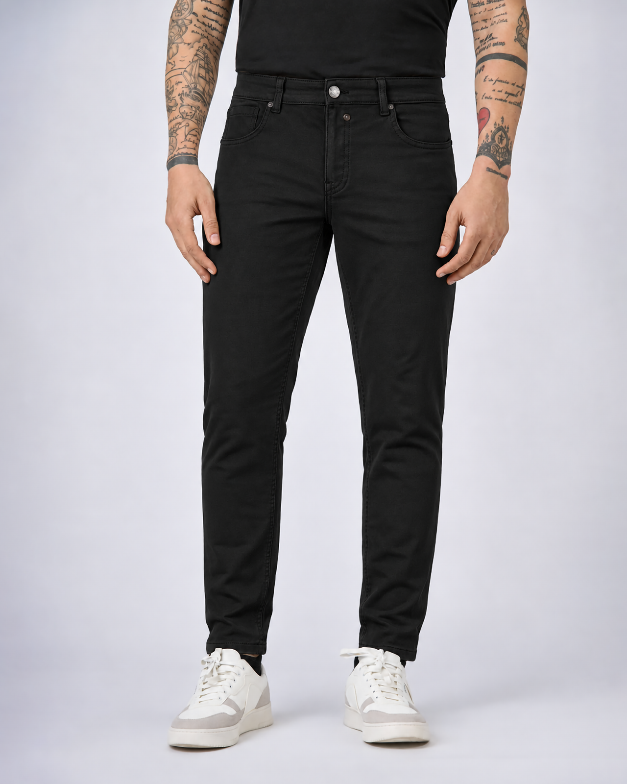 Pantaloni slim fit tinto in capo