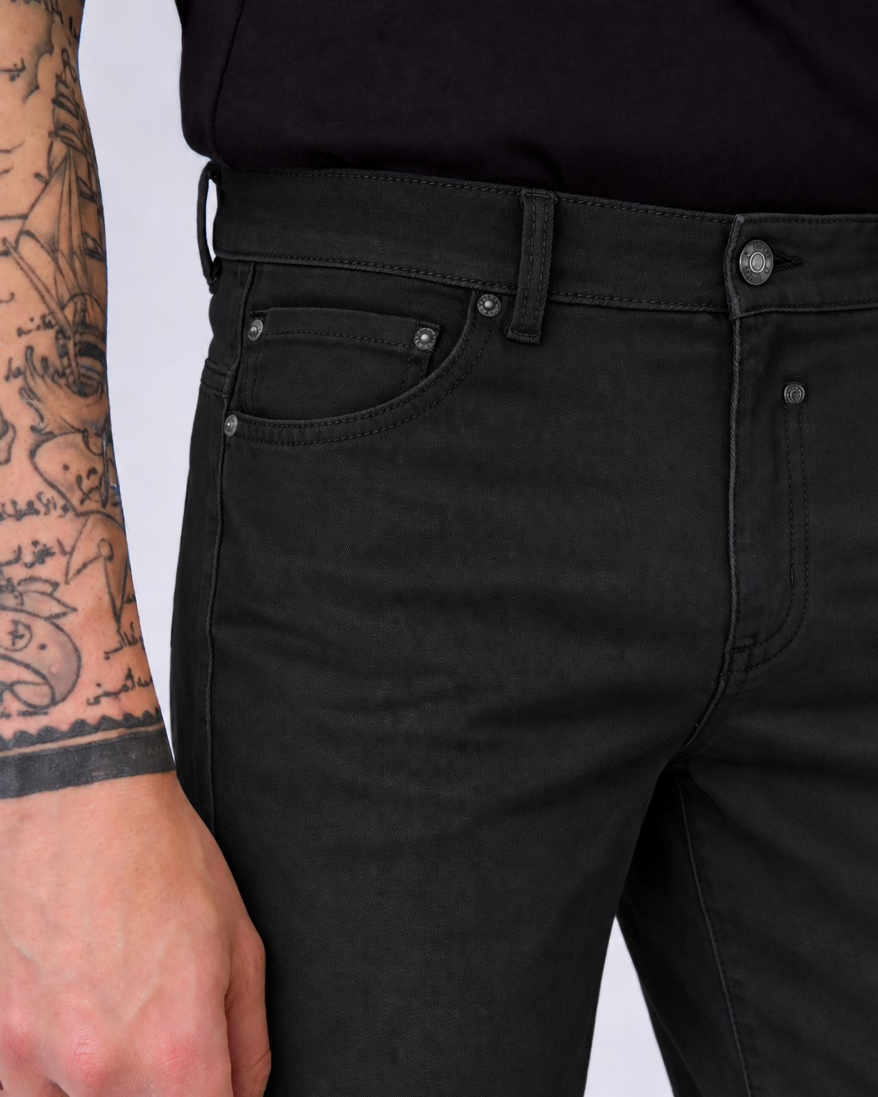 Pantaloni slim fit tinto in capo