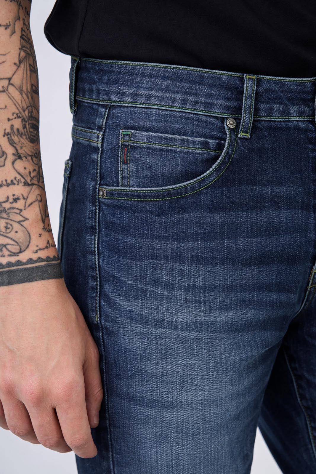 Jeans regular fit tonalità sabbia
