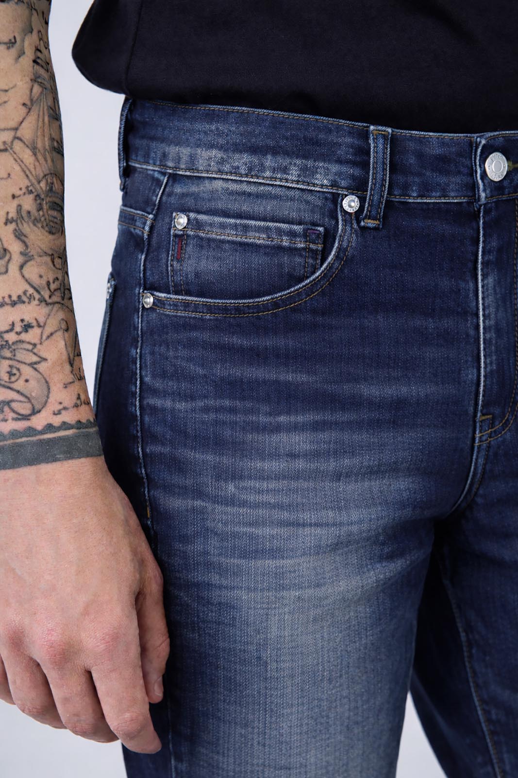 Jeans slim fit lavaggio medio