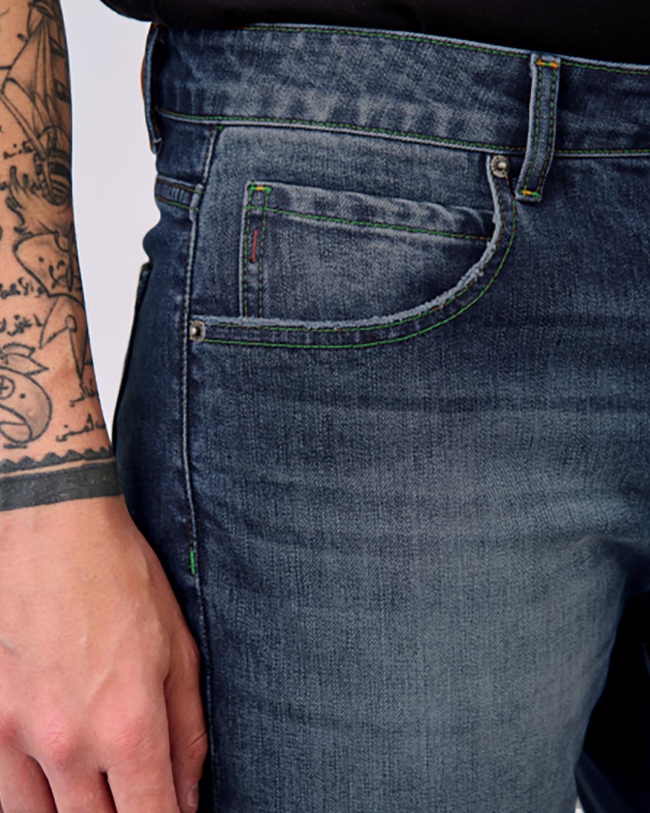 Jeans slim fit tonalità sabbia