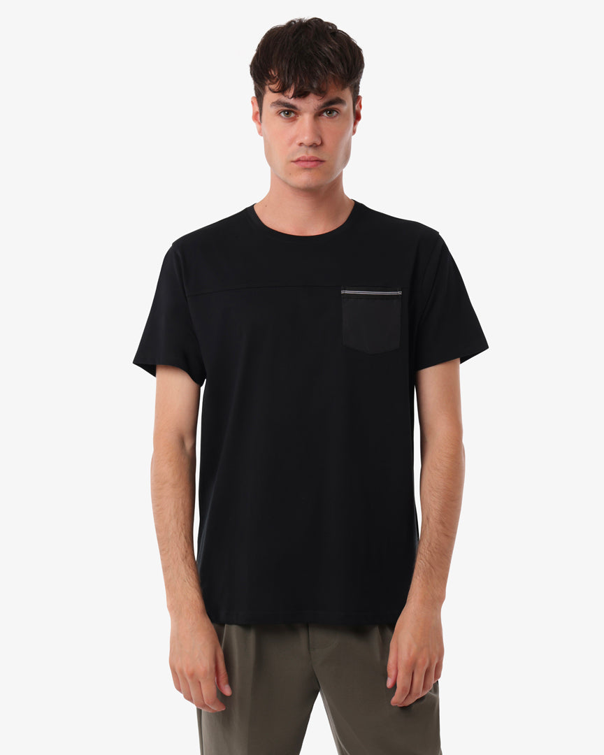 T-Shirt con Taglio e Taschino Laterale