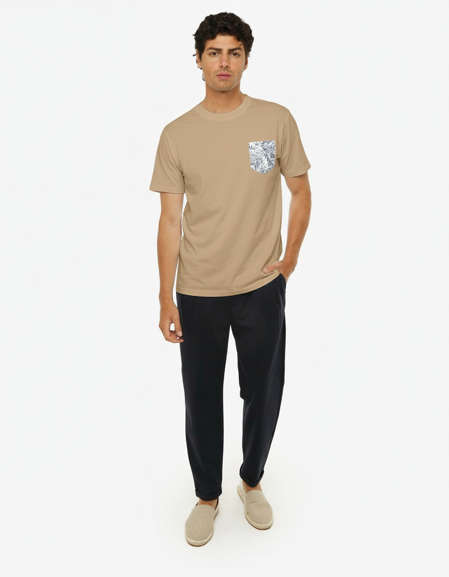 T-shirt con taschino floral