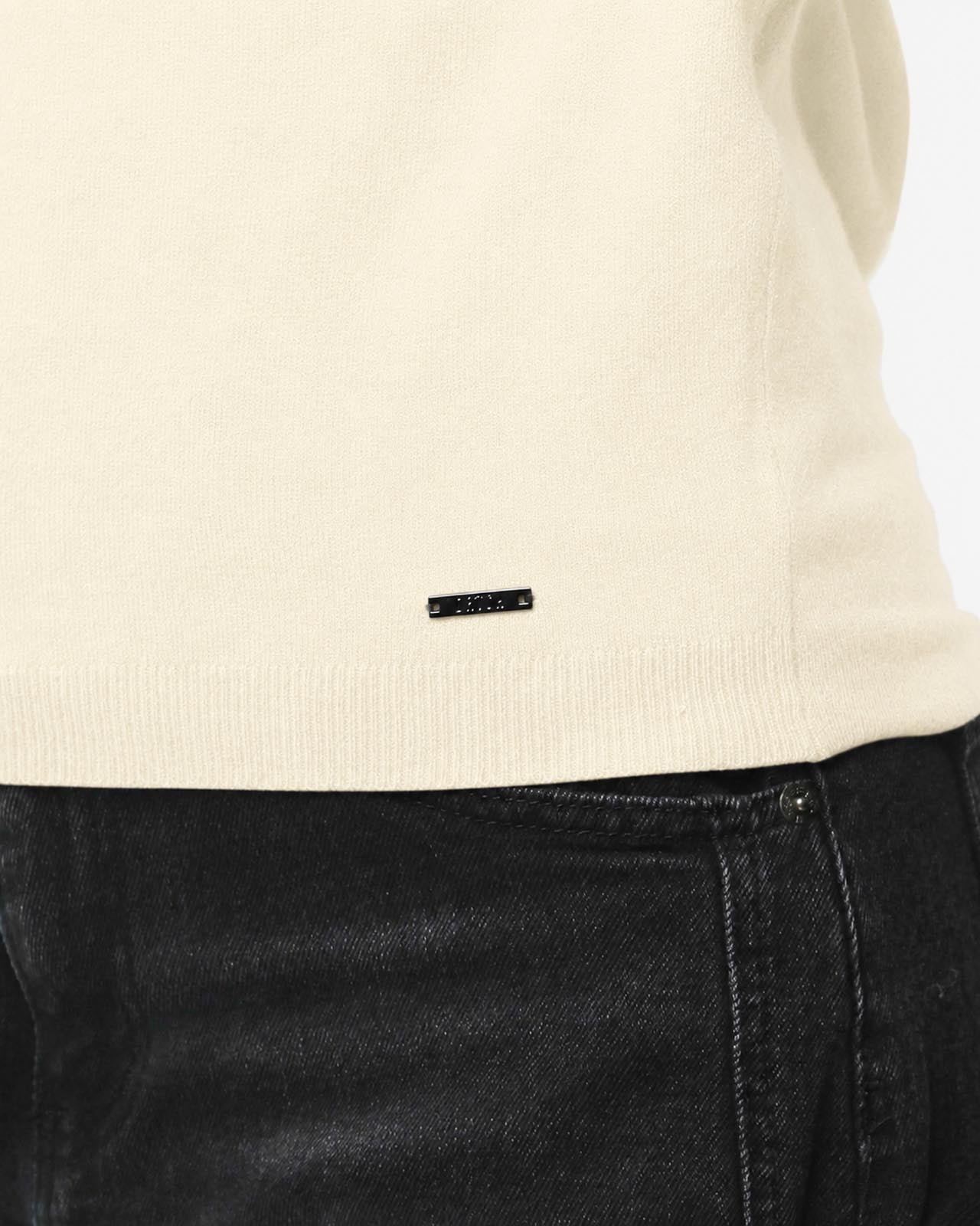 Maglia girocollo con collo a costine