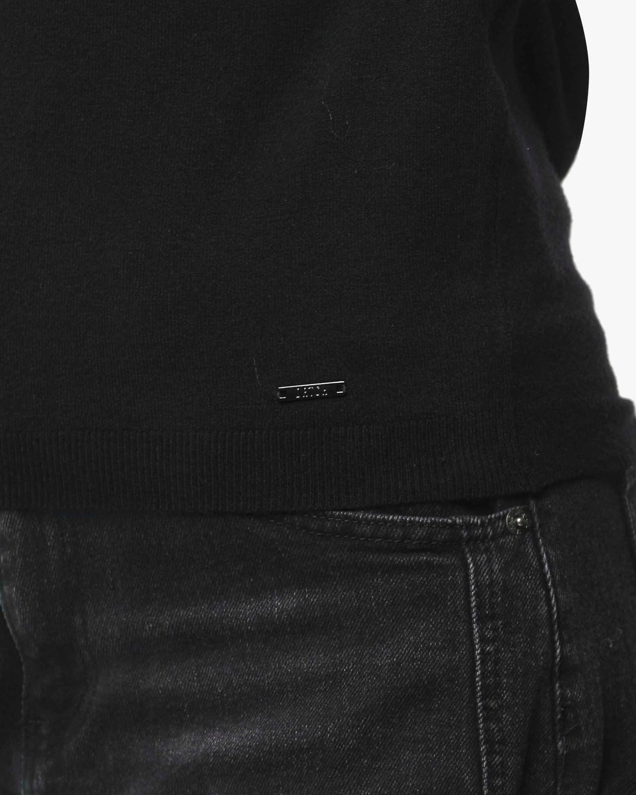 Maglia girocollo con collo a costine