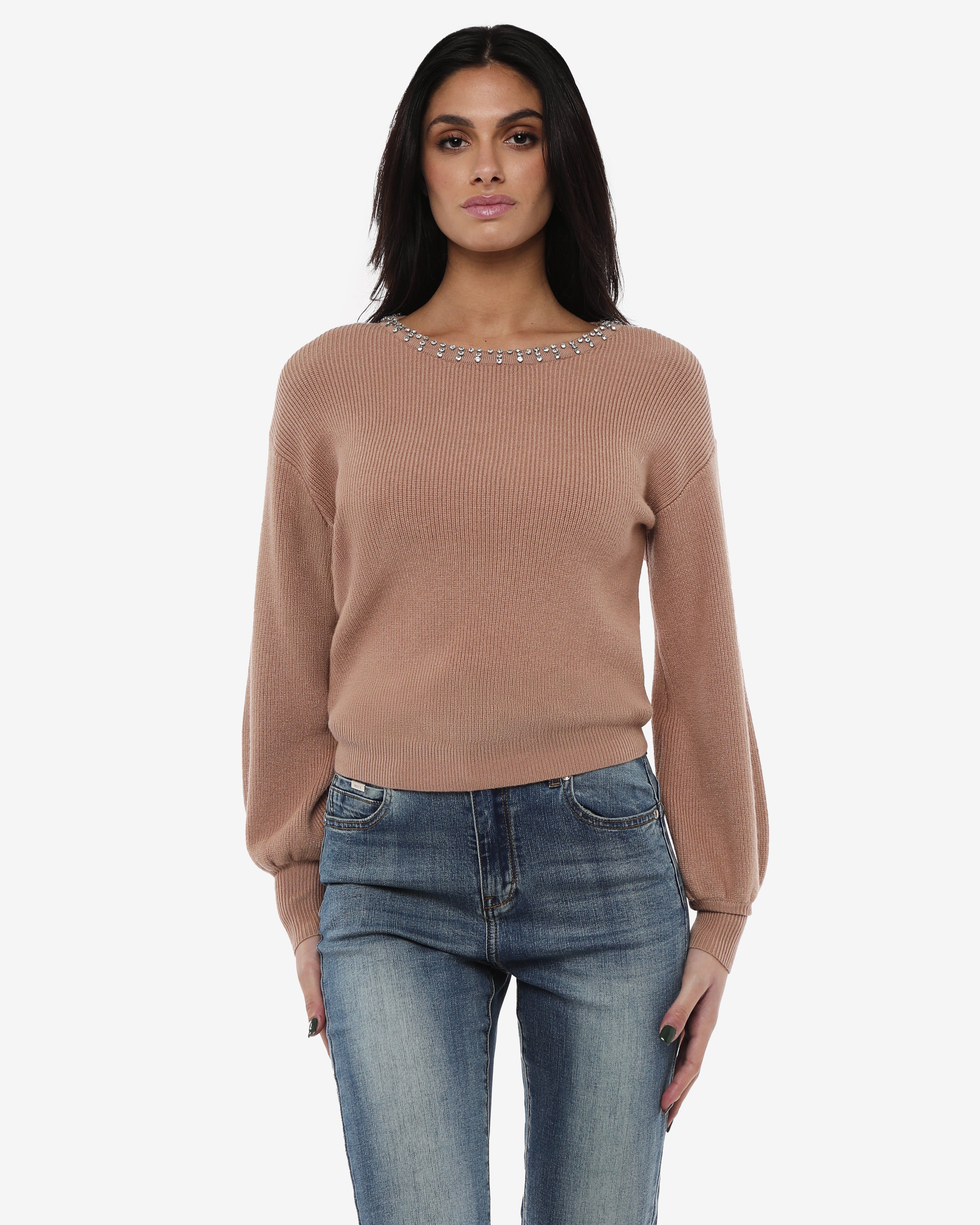 Maglia con strass al girocollo