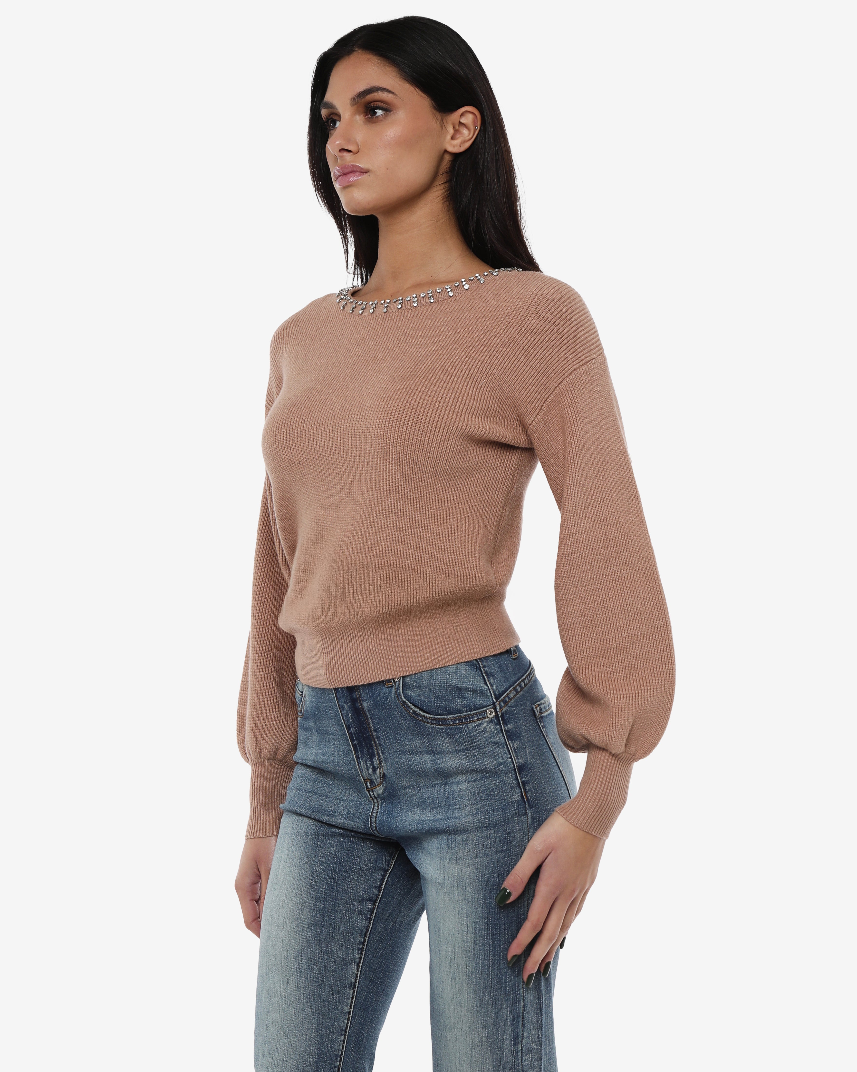 Maglia con strass al girocollo