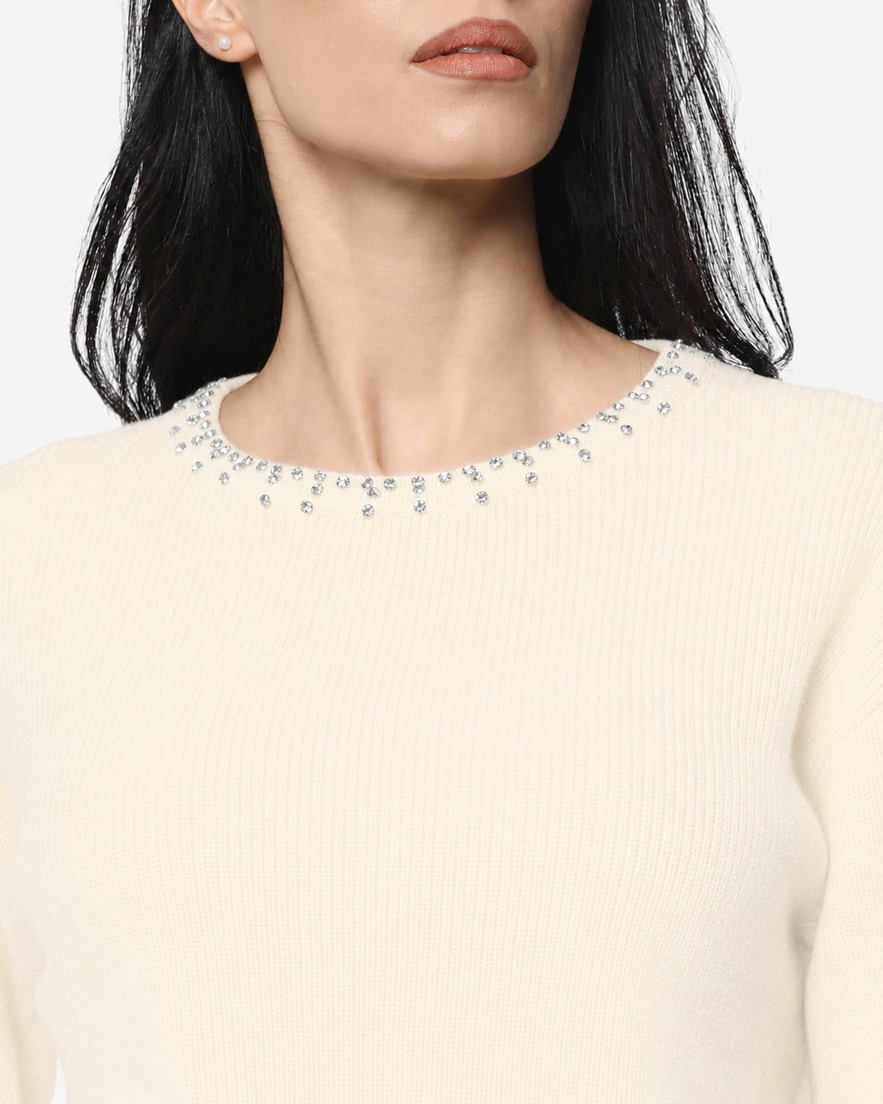 Maglia con strass al girocollo