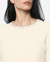 Maglia con strass al girocollo