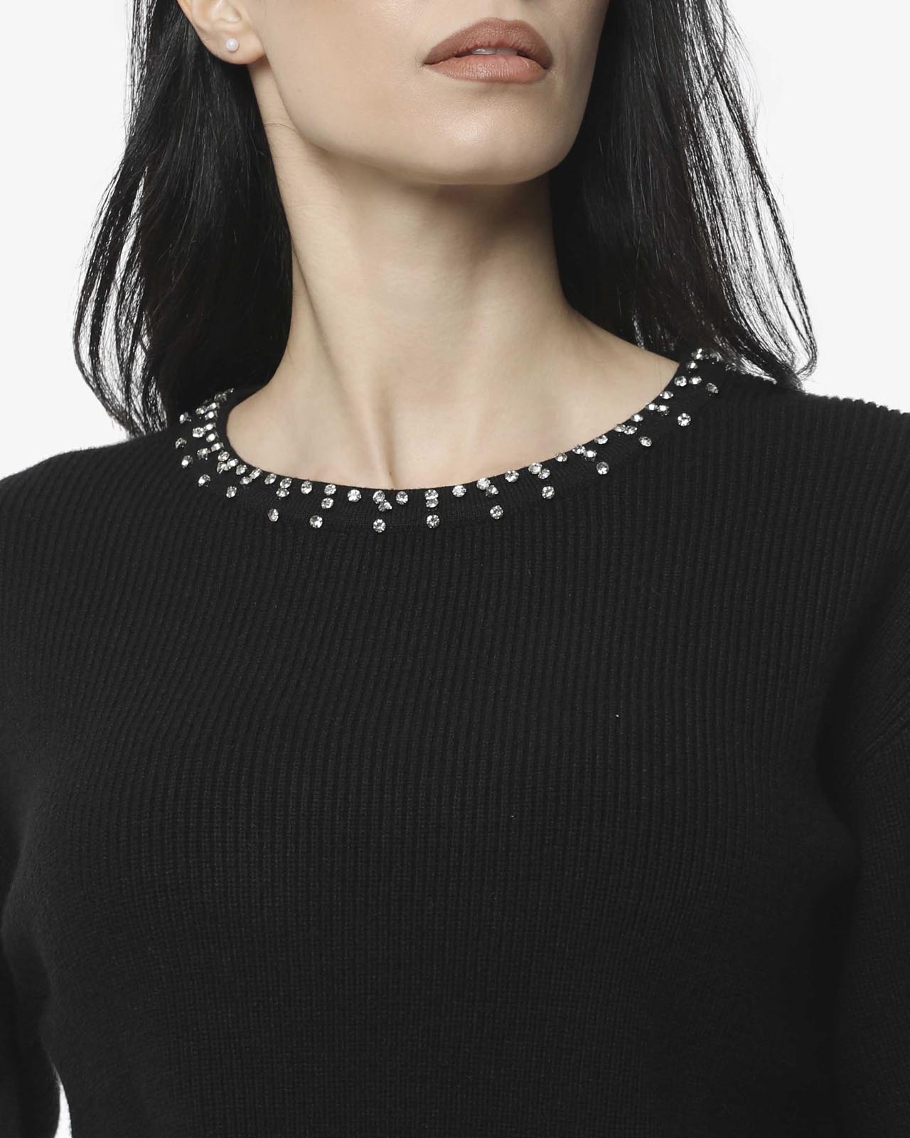 Maglia con strass al girocollo