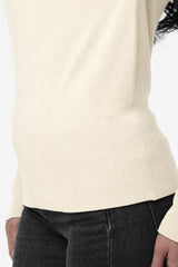 Maglia con scollo asimmetrico e strass