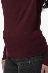 Maglia con scollo asimmetrico e strass