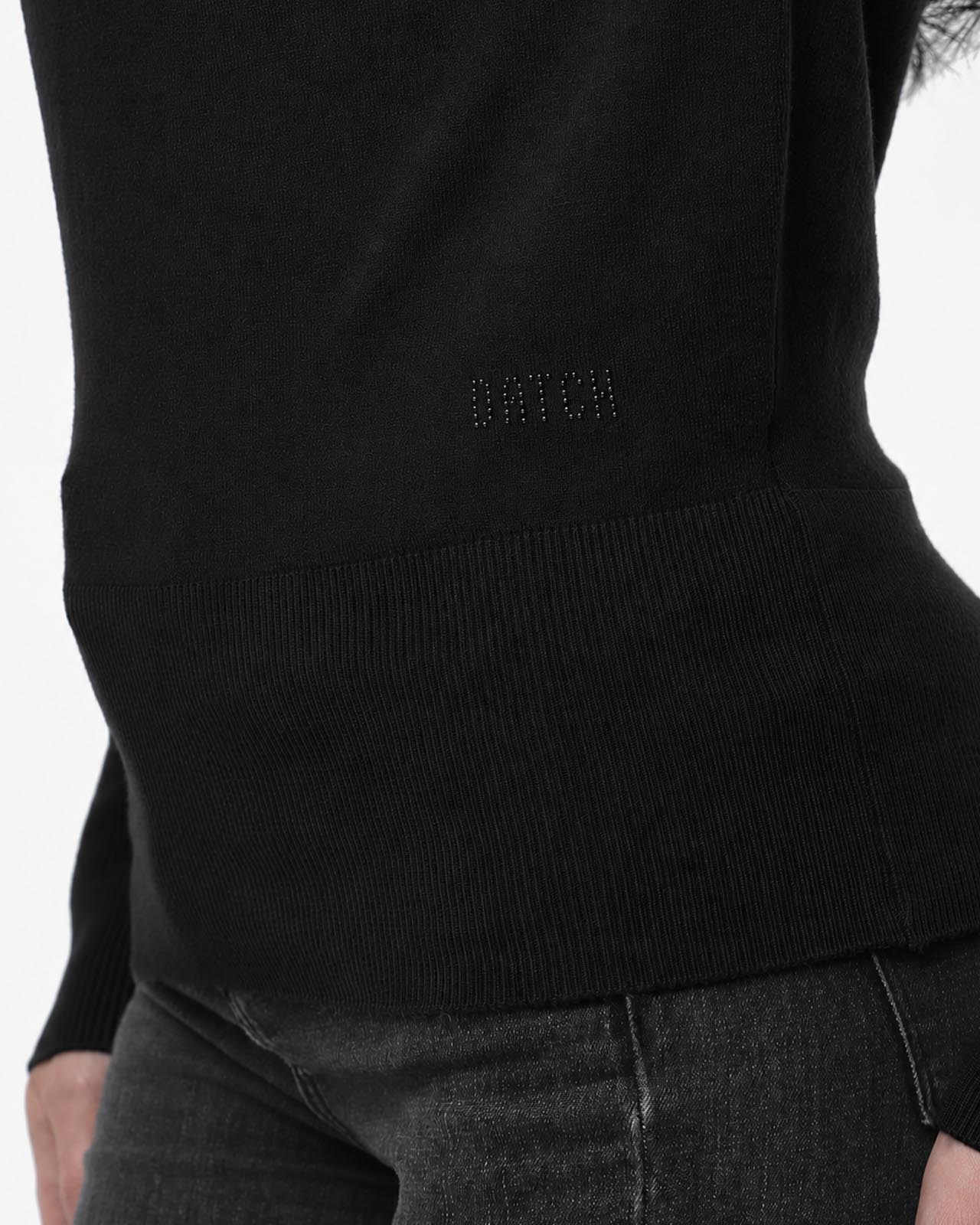 Maglia con scollo asimmetrico e strass