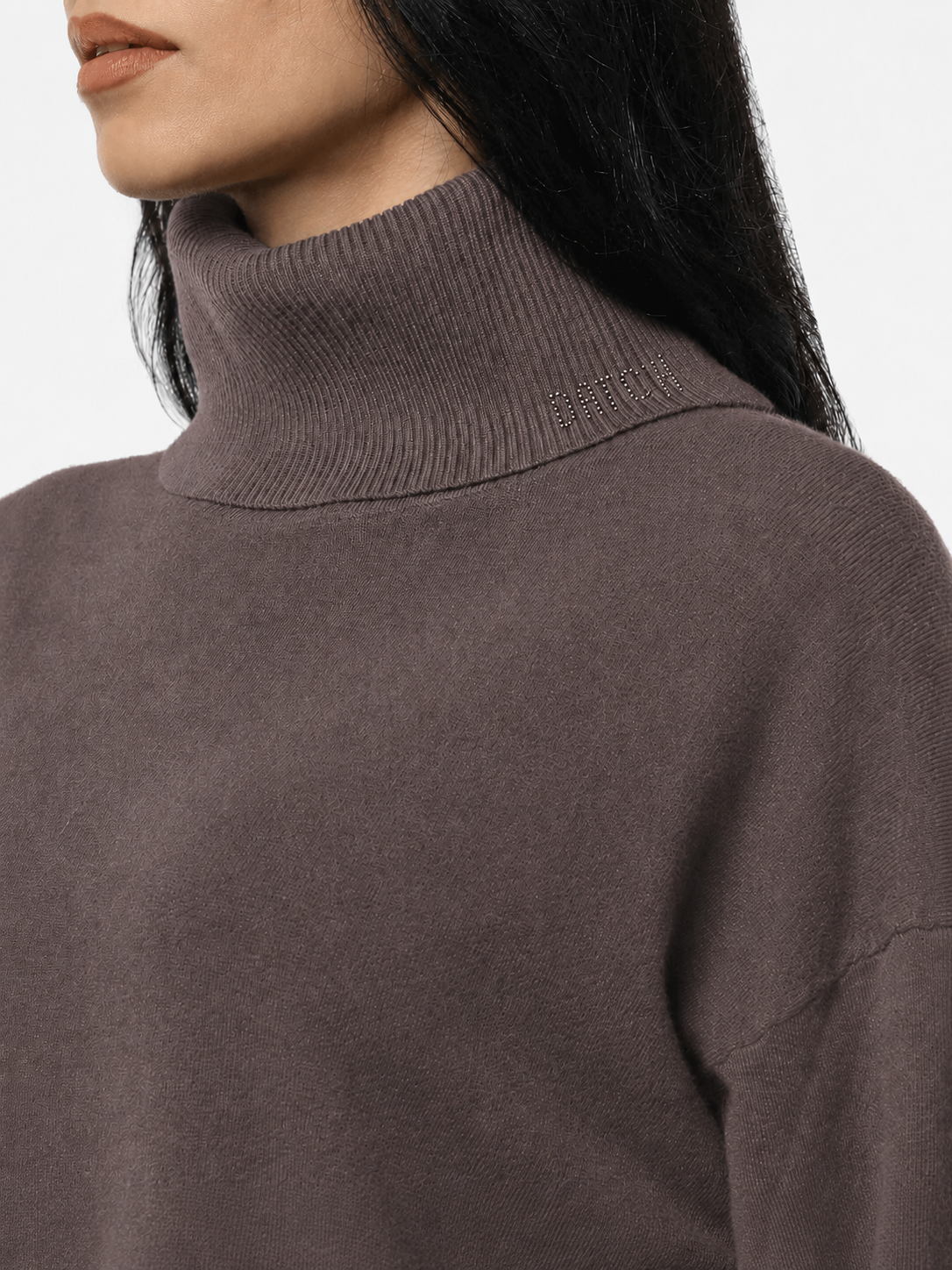 Maglia a collo alto a maniche lunghe con strass