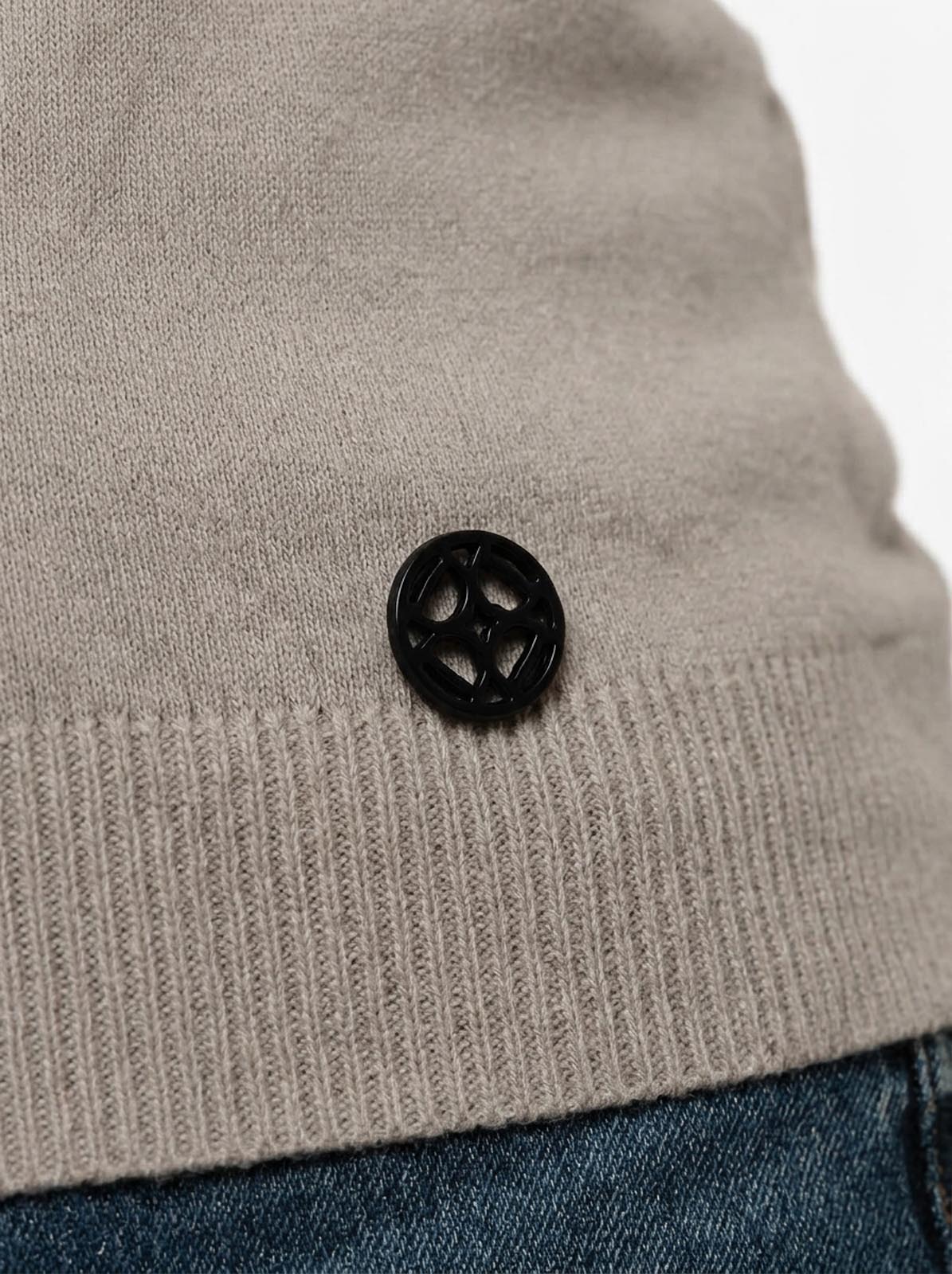 Maglia con collo polo e applicazione logo