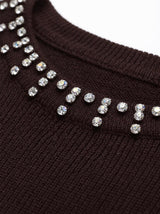 Maglia con strass al girocollo