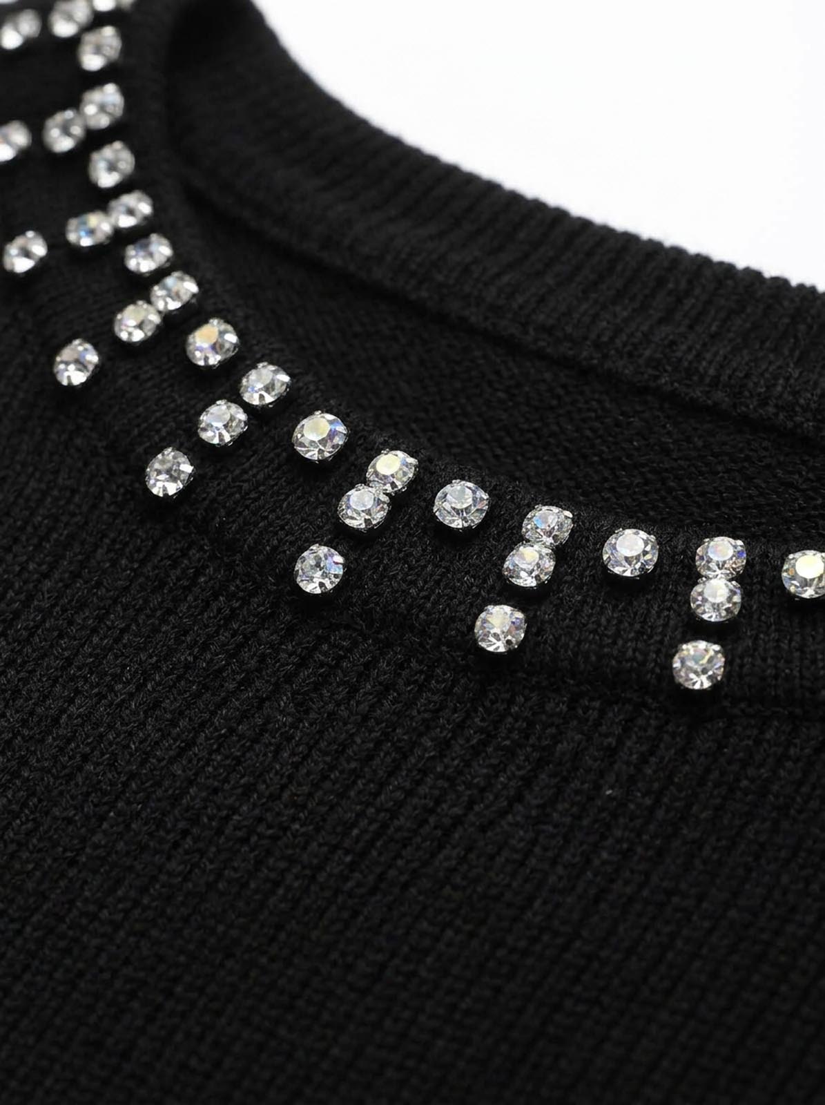 Maglia con strass al girocollo