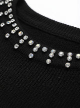 Maglia con strass al girocollo