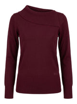 Maglia con scollo asimmetrico e strass