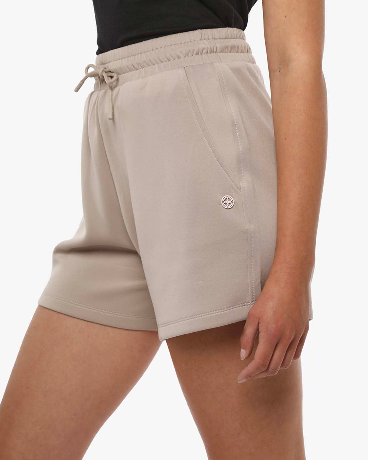 Short taglio over in poliestere