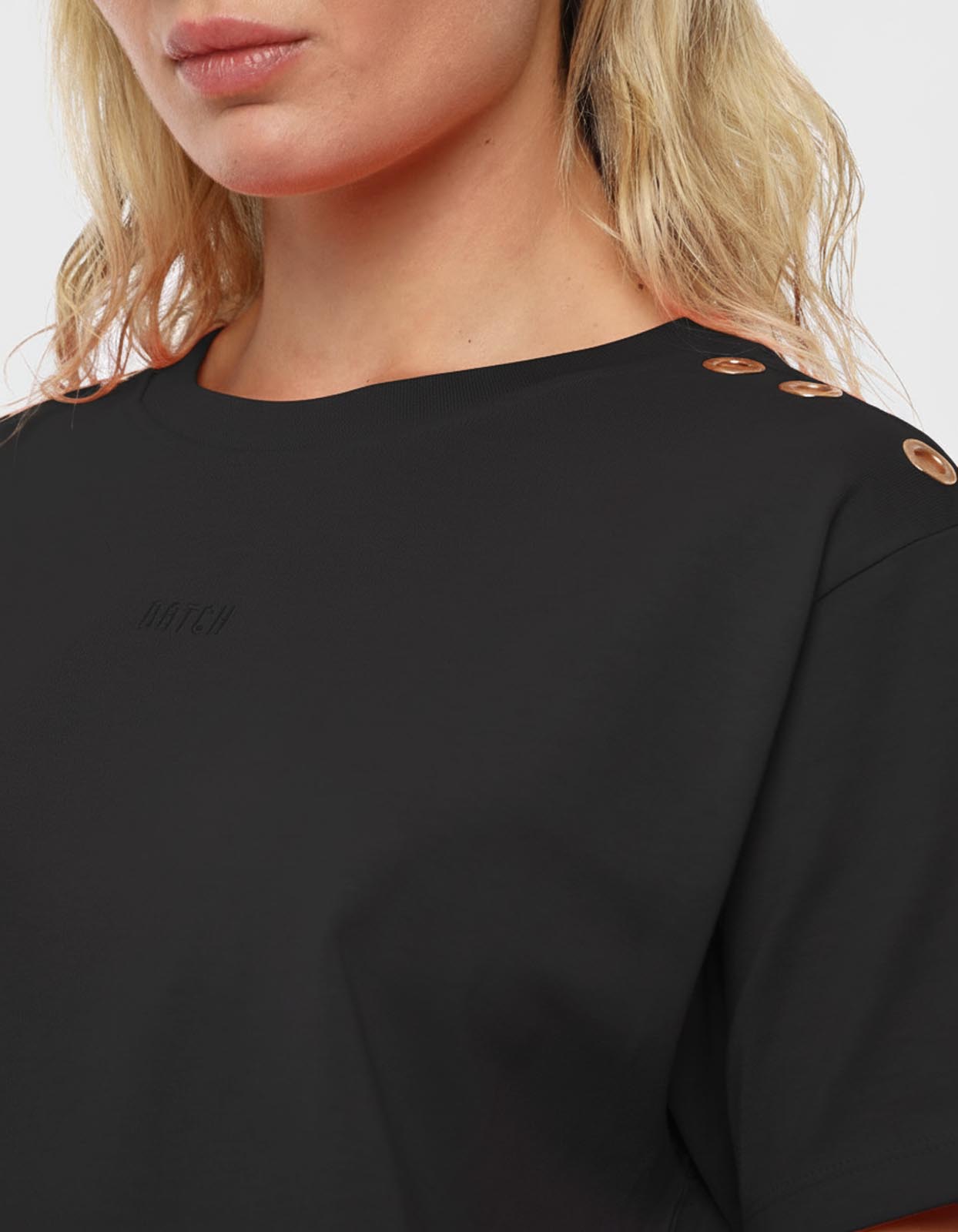 T-shirt con ricamo in cotone