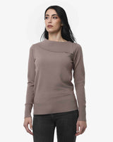 Maglia con scollo asimmetrico e strass